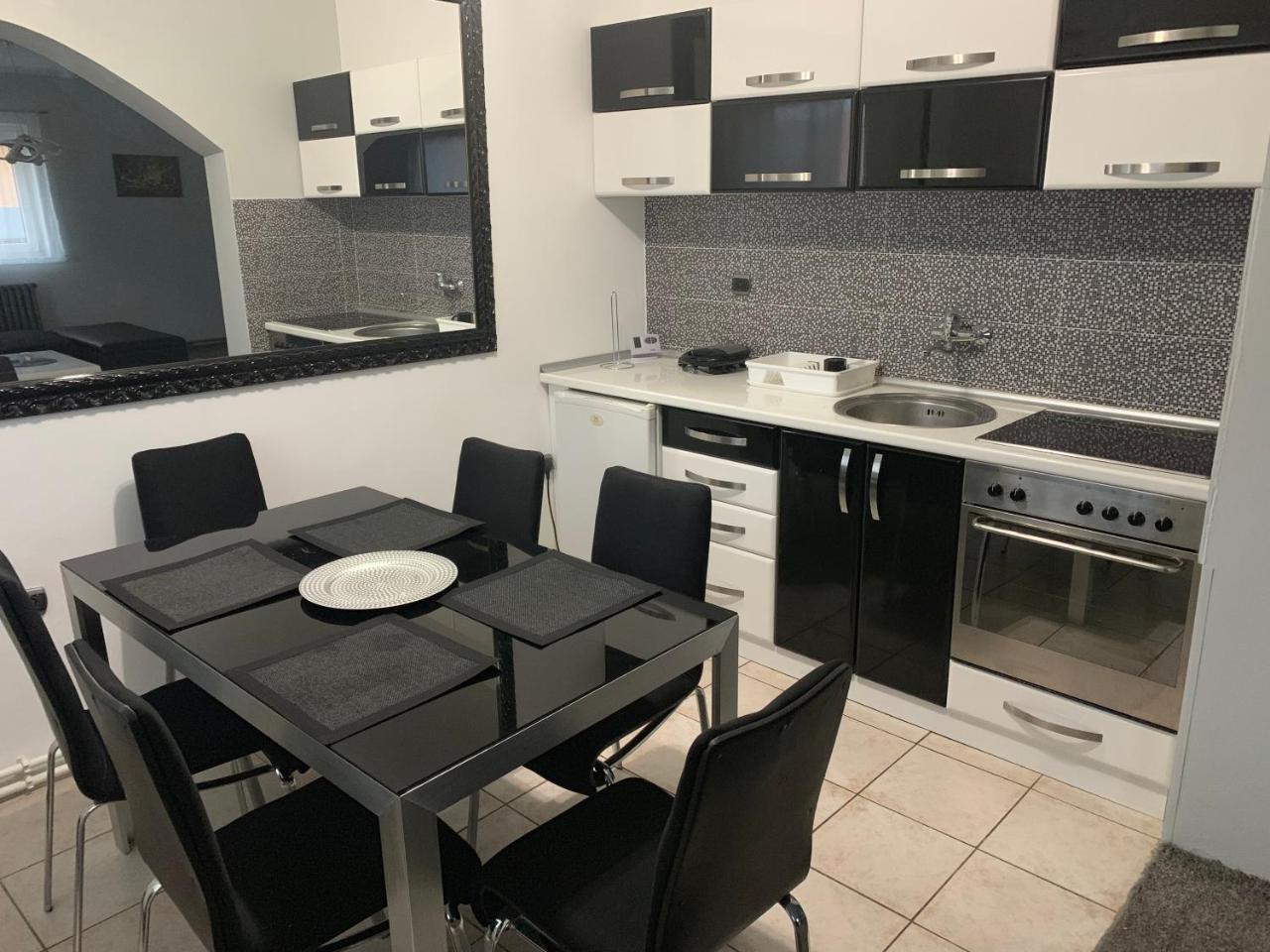 Nel Centro Apartment In נובי סאד מראה חיצוני תמונה