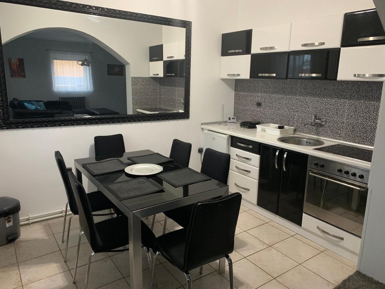 Nel Centro Apartment In נובי סאד מראה חיצוני תמונה